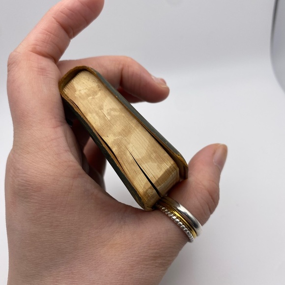 Vintage Burgess & Bowes Midget Series Black Leather Dictionary - Picture 7 of 16